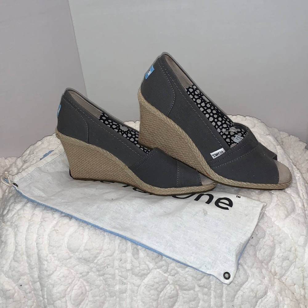 Toms wedge shoe